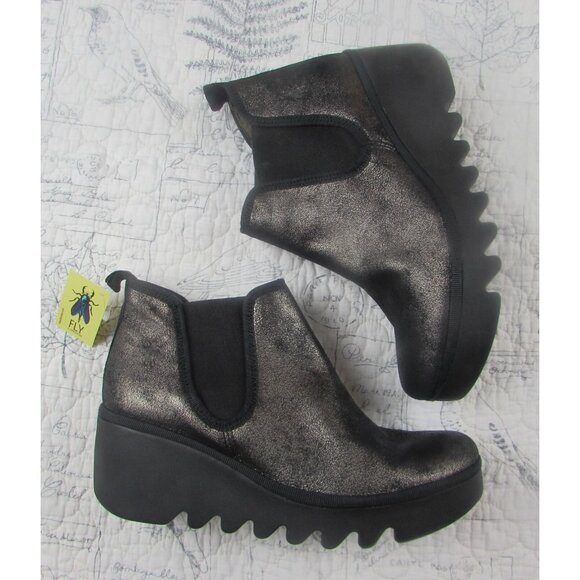 NEW $288 Fly London Byne Womens Green Suede Slip On Chelsea Boots size 40 US 9 - Picture 1 of 12